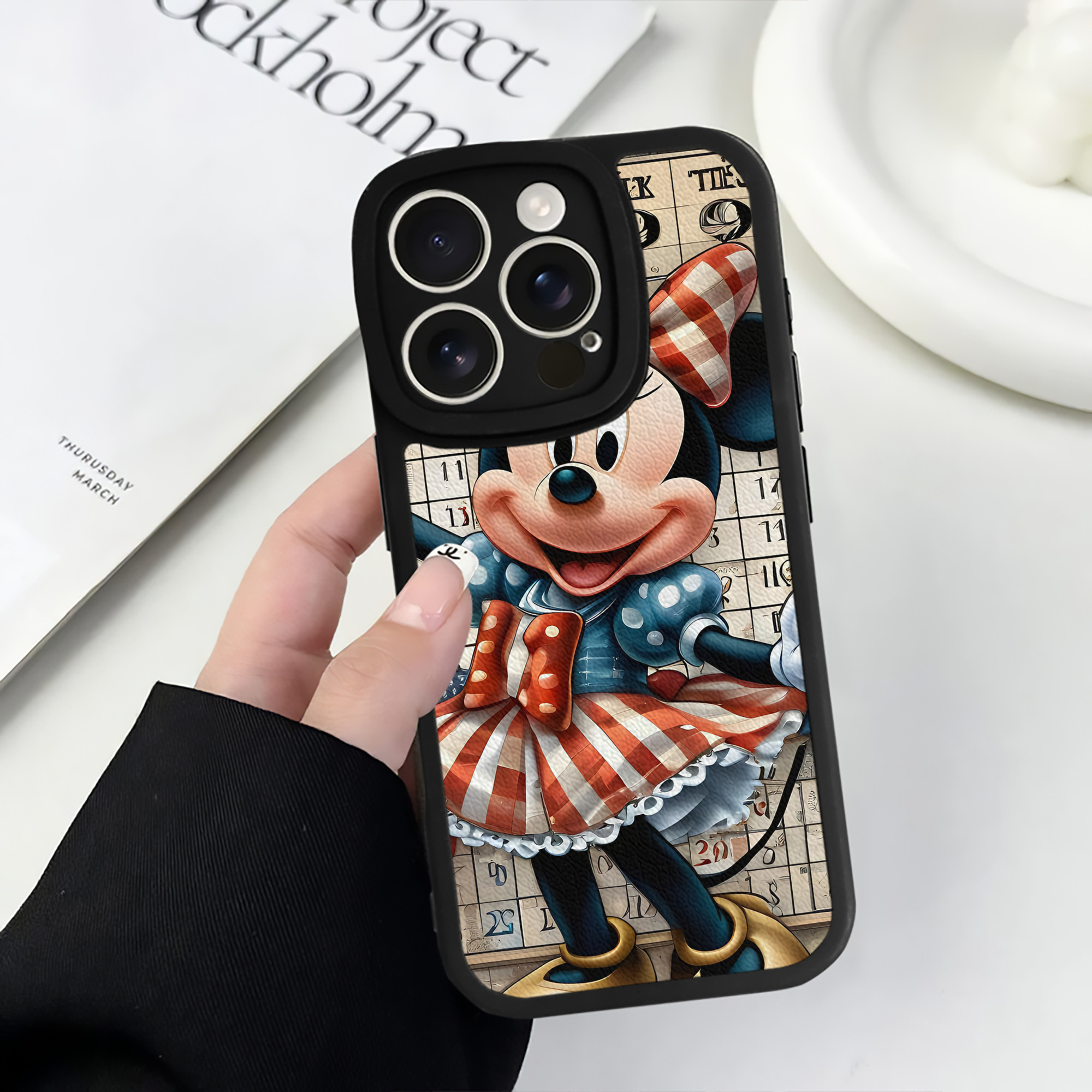 （画像用） ミッキーマウス Mickey Mouse 【iPhone 16シリーズ対応】シリコンスマホケース（レザー調） 材質：シリコン